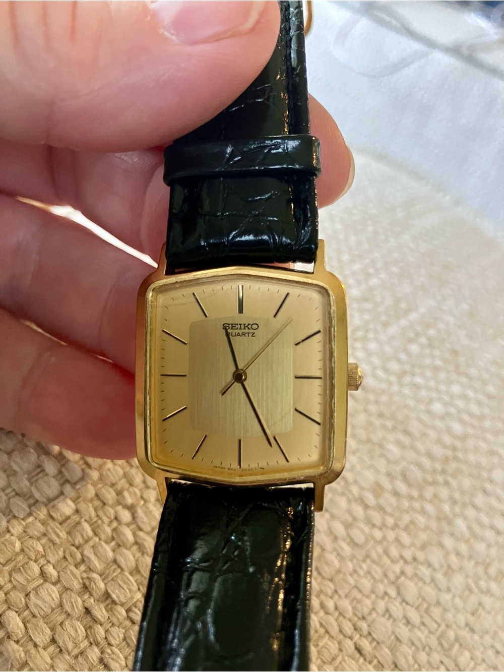 Vintage SEIKO Mens Wristwatch 8621-5019. Black Leather Strap, Gold/black Case